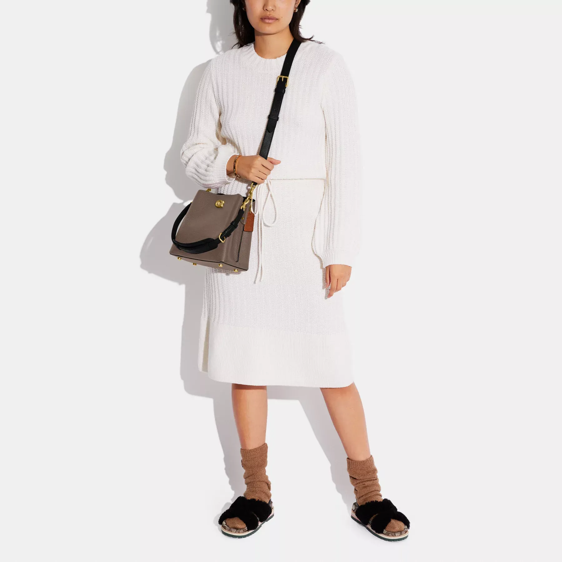 COACH Bolso tipo cubo Willow con bloques de color Piedra oscura COACH Bolso tipo cubo Willow con bloques de color Piedra oscura